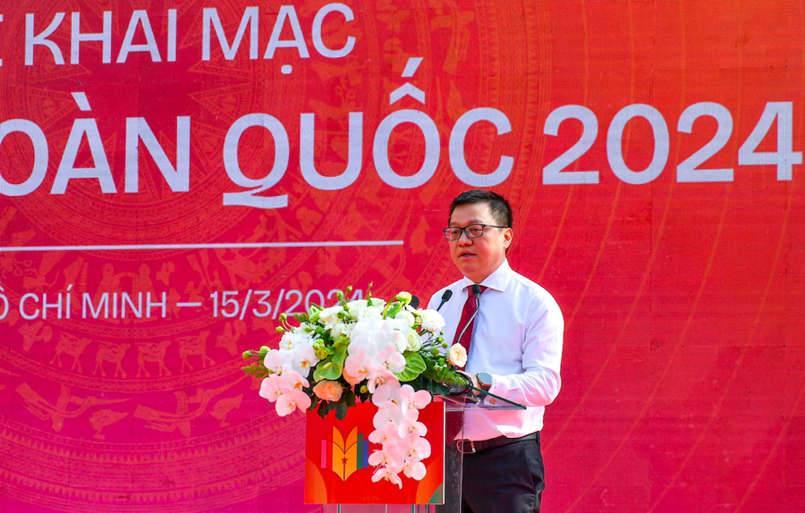 &Ocirc;ng L&ecirc; Quốc Minh, Tổng Bi&ecirc;n tập B&aacute;o Nh&acirc;n D&acirc;n, Ph&oacute; Trưởng Ban Tuy&ecirc;n gi&aacute;o Trung ương, Chủ tịch Hội Nh&agrave; b&aacute;o Việt Nam ph&aacute;t biểu khai mạc Hội b&aacute;o.