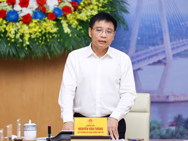 Bộ trưởng Bộ Giao th&ocirc;ng vận tải Nguyễn Văn Thắng ph&aacute;t biểu tại phi&ecirc;n họp - Ảnh: VPG.
