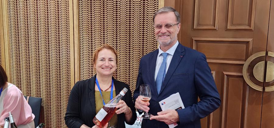 Ambassador Olivier Brochet and the representative from one of the French wine producers participating in the event. (Source: Viet An)