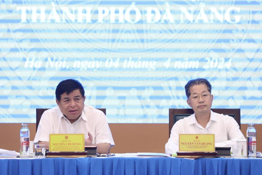 Bộ trưởng Bộ Kế hoạch v&agrave; Đầu tư Nguyễn Ch&iacute; Dũng chủ tr&igrave; cuộc họp.