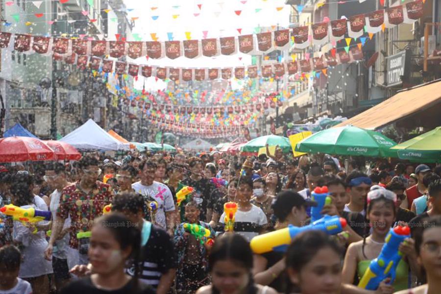 Lễ hội Songkran năm nay dự kiến sẽ gi&uacute;pTh&aacute;i Lan thu h&uacute;t hơn 500.000 du kh&aacute;ch nước ngo&agrave;i.