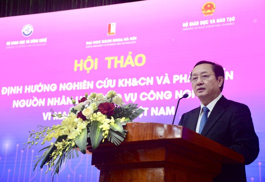 Bộ trưởng Bộ Khoa học v&agrave; C&ocirc;ng nghệ Huỳnh Th&agrave;nh Đạt ph&aacute;t biểu tại hội thảo.