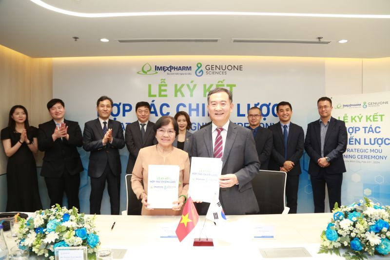 The signing ceremony for strategic cooperation between Imexpharm and the Genuone Sciences Pharmaceutical Group.