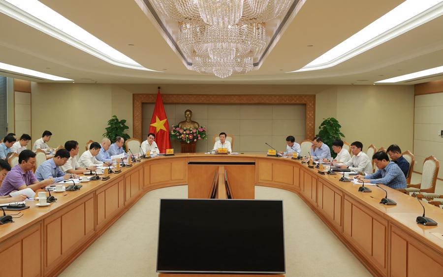 Phó Thủ tướng Trần Hồng Hà chủ trì buổi làm việc và nhấn mạnh yêu cầu giải quyết dứt điểm, triệt để những khó khăn, vướng mắc của một số dự án BOT giao thông gắn với tiến độ, trách nhiệm của cấp có thẩm quyền xử lý - Ảnh: VGP.
