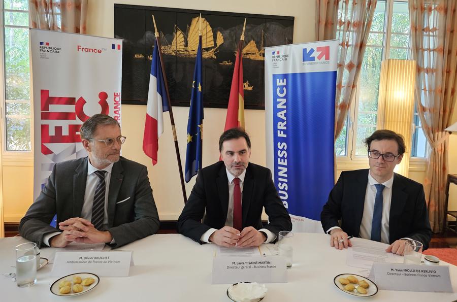 From left to right: The French Ambassador to Vietnam, The General Director of Business France and The Director of Business France in Vietnam are keen to strengthen investment ties between the two countries. (Photo source: Vietnam Economic Times.)