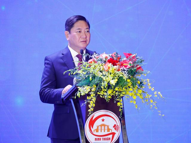 Ocirc;ng Trần Quốc Nam, Chủ tịch UBND tỉnh Ninh Thuận, cocirc;ng bố Quy hoạch tỉnh thời kỳ 2021 - 2030, tầm nhigrave;n đến năm 2050. Ảnh: VGP/Nhật Bắc.