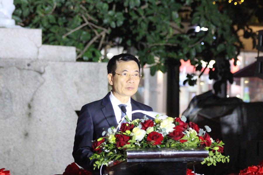 Bộ trưởng Bộ Th&ocirc;ng tin v&agrave; Truyền th&ocirc;ng Nguyễn Mạnh H&ugrave;ng ph&aacute;t biểu tại buổi lễ.