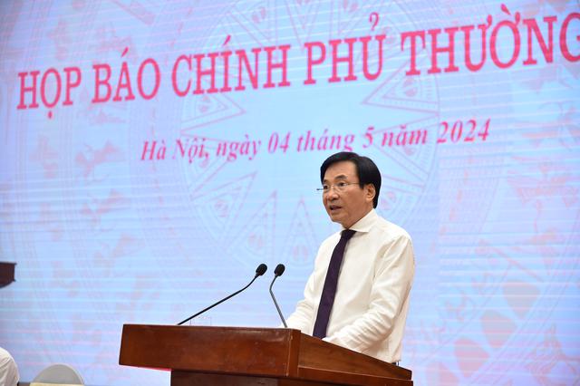 Bộ trưởng, Chủ nhiệm Văn phòng Chính phủ Trần Văn Sơn chia sẻ tại buổi họp báo.