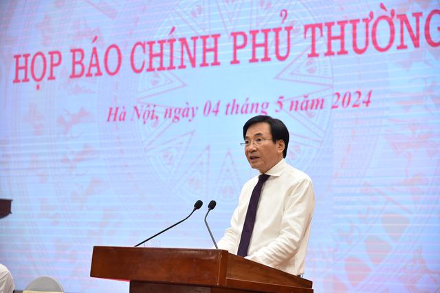 Bộ trưởng, Chủ nhiệm Văn ph&ograve;ng Ch&iacute;nh phủ Trần Văn Sơn chia sẻ tại buổi họp b&aacute;o.