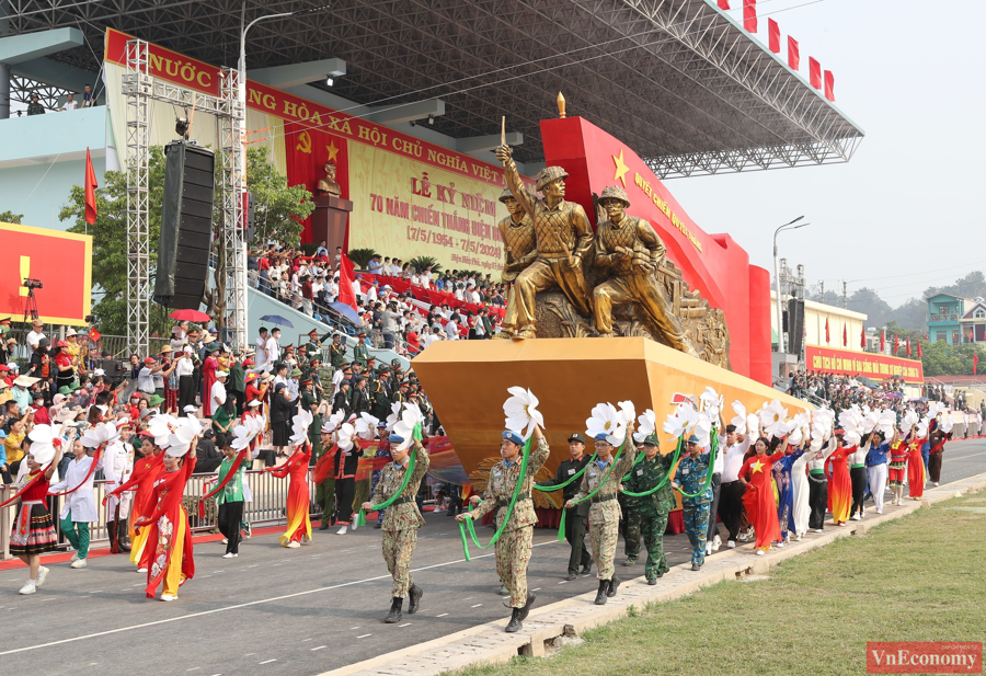 [Phóng sự ảnh]: Không khí náo nức mà trang nghiêm tại lễ tổng duyệt 70 năm chiến thắng Điện Biên Phủ - Ảnh 4