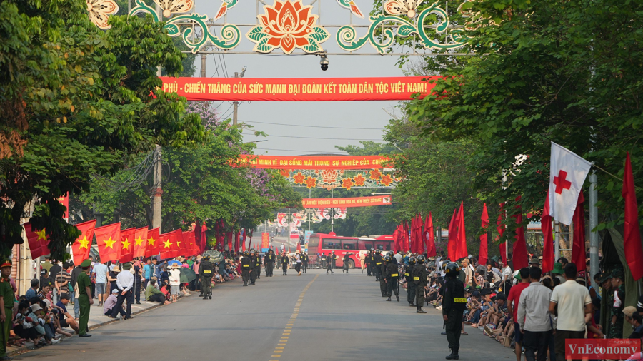 [Phóng sự ảnh]: Không khí náo nức mà trang nghiêm tại lễ tổng duyệt 70 năm chiến thắng Điện Biên Phủ - Ảnh 1