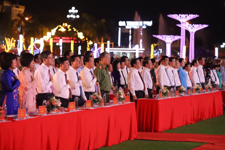 Hàng nghìn người có mặt tại điểm cầu Thanh Hóa, xem truyền hình đặc biệt kỷ niệm 70 năm Chiến thắng Điện Biên Phủ - Ảnh 2