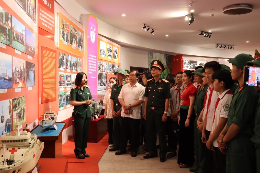 Bảo tàng Chiến thắng Điện Biên Phủ thu hút khách tham quan - Ảnh 1