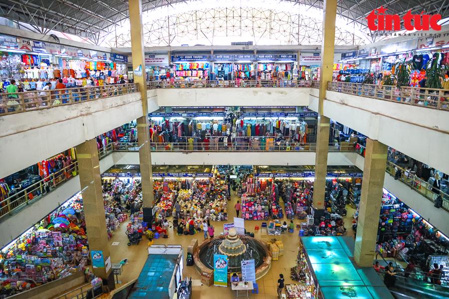 Inside Dong Xuan market. (Photo source: intenet.)