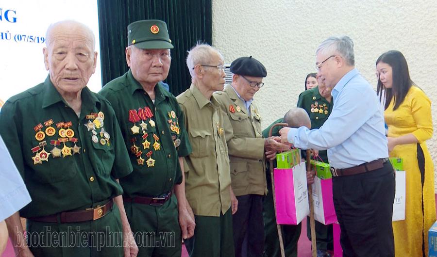 “Chia sẻ yêu thương” nhân kỷ niệm 70 năm chiến thắng Điện Biên Phủ - Ảnh 1