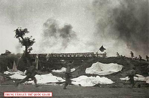 Đ&aacute;nh chiếm cầu Mường Thanh, ng&agrave;y 7/5/1954.