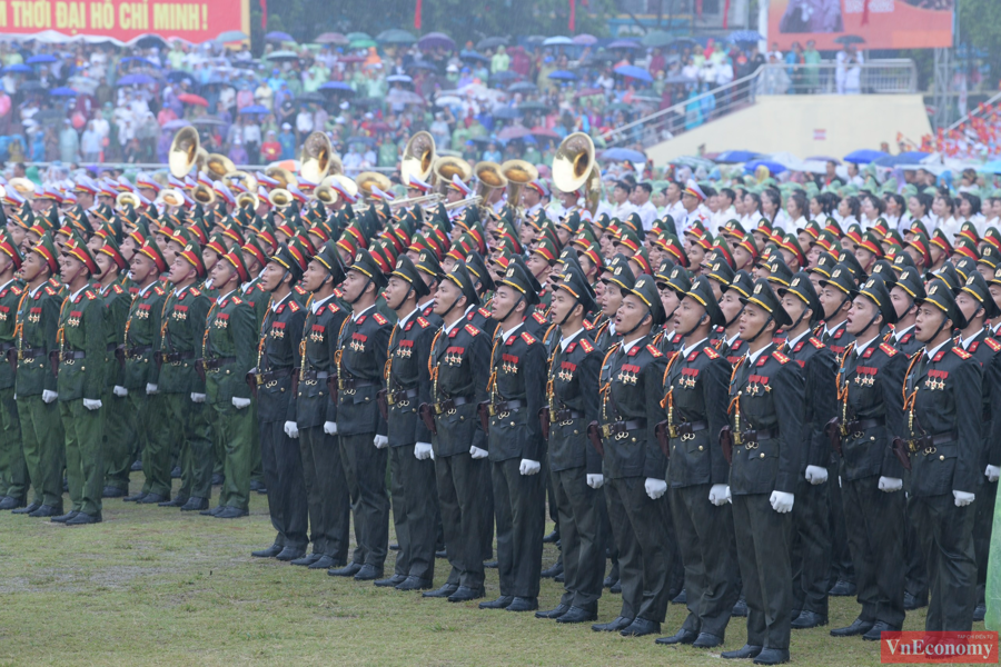 [Phóng sự ảnh]: Lễ kỷ niệm 70 năm Chiến thắng Điện Biên Phủ đã bắt đầu - Ảnh 2