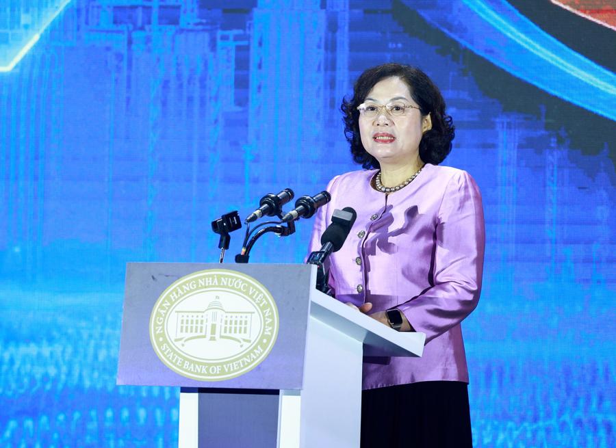 Thống đốc Nguyễn Thị Hồng ph&aacute;t biểu tại sự kiện Chuyển đổi số ng&agrave;nh ng&acirc;n h&agrave;ng 2024.