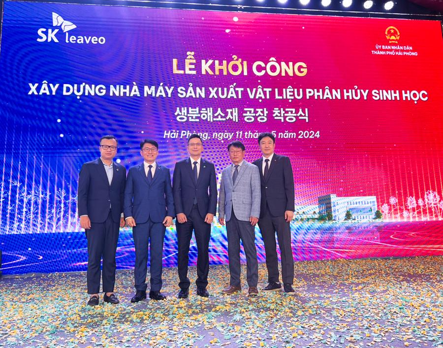 Ban l&atilde;nh đạo An Ph&aacute;t Holdings v&agrave; tập đo&agrave;n SKC tại Lễ khởi c&ocirc;ng.