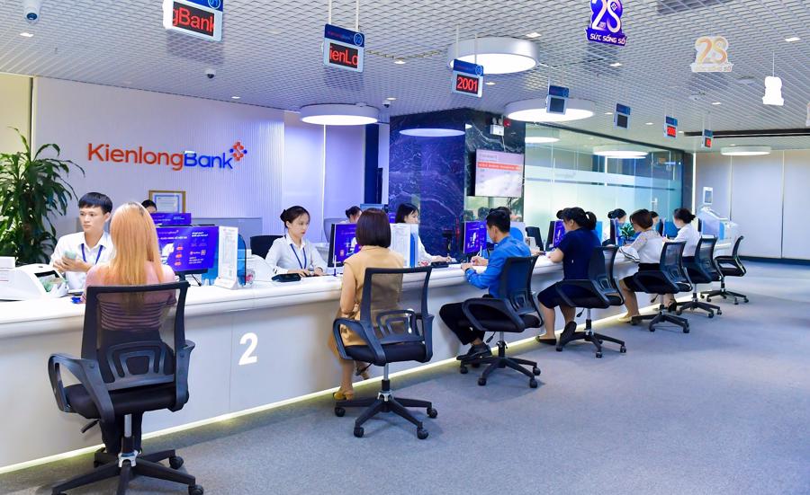 KienlongBank lu&ocirc;n ch&uacute; trọng đến việc đầu tư, n&acirc;ng cấp cơ sở hạ tầng, hiện đại h&oacute;a c&ocirc;ng nghệ, n&acirc;ng cao năng lực quản trị rủi ro.