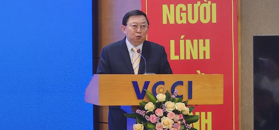Mr. Xu Ningning, Chairman of the RCEP Industrial Cooperation Committee giving his remark at the event. (Source: Viet An)