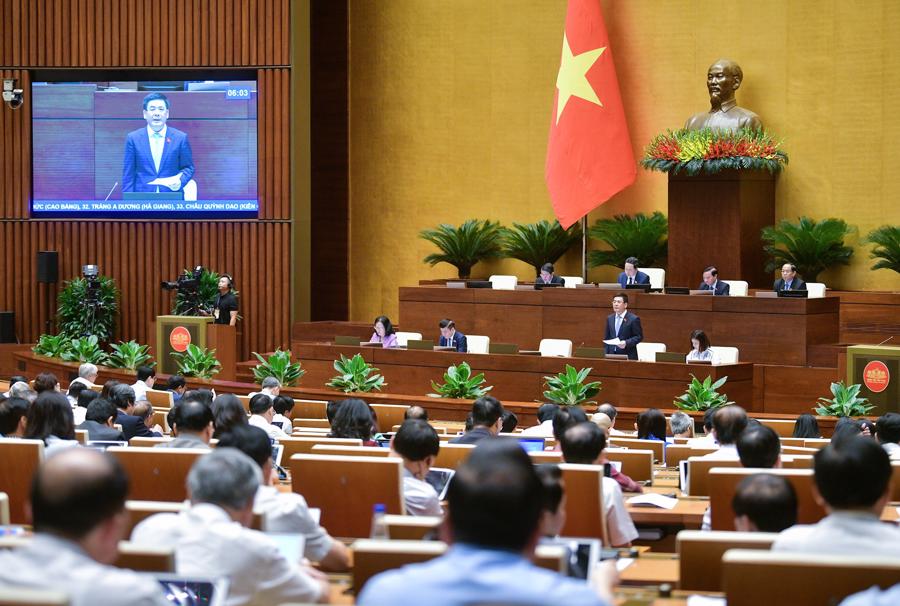 Bộ trưởng Bộ C&ocirc;ng thương Nguyễn Hồng Di&ecirc;n trả lời chất vấn của c&aacute;c đại biểu Quốc hội - Ảnh: VGP
