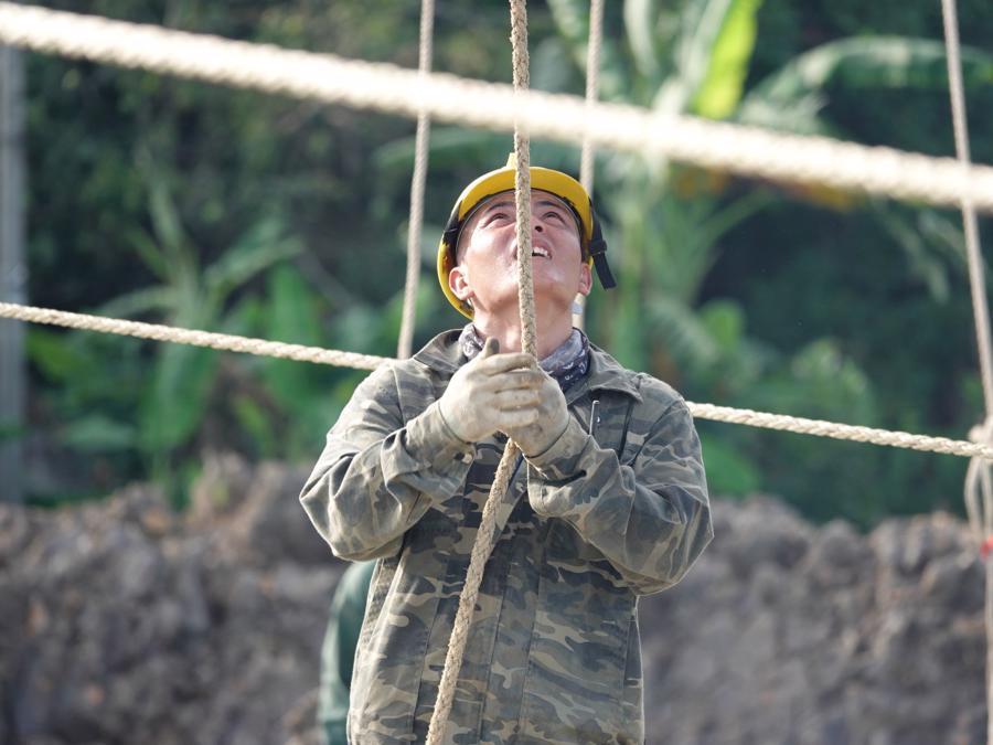 Những ng&agrave;y nắng n&oacute;ng c&ocirc;ng nh&acirc;n, người lao động l&agrave;m việc từ l&uacute;c 4h s&aacute;ng đến 10h30-11h; buổi chiều từ 15h đến 19-20h. V&agrave;o những ng&agrave;y l&agrave;m ca đ&ecirc;m, c&aacute;c đơn vị c&oacute; phương &aacute;n bố tr&iacute; thiết bị chiếu s&aacute;ng tại c&ocirc;ng trường cho c&ocirc;ng nh&acirc;n thi c&ocirc;ng. Tiến độ thi c&ocirc;ng vẫn đang được đảm bảo theo kế hoạch.