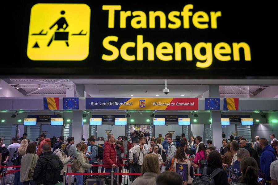 Kh&aacute;ch c&oacute; thị thực Schengen c&oacute; thể đi lại tự do giữa c&aacute;c nước trong khối với mục đ&iacute;ch du lịch, thăm th&acirc;n.