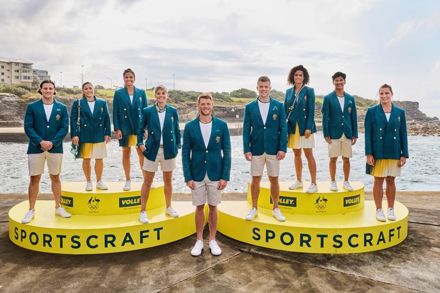 Đội tuyển Australia giới thiệu mẫu quần &aacute;o mang hơi hướng học đường do Sportscraft thiết kế.