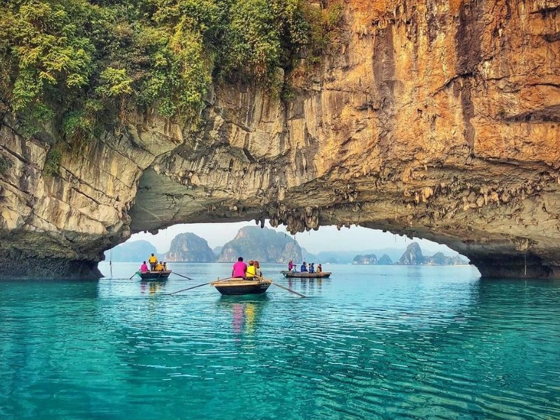 Kh&aacute;m ph&aacute; hệ sinh th&aacute;i Rừng - Vịnh - Đảo l&agrave; lựa chọn y&ecirc;u th&iacute;ch của du kh&aacute;ch khi đến V&acirc;n Đồn.