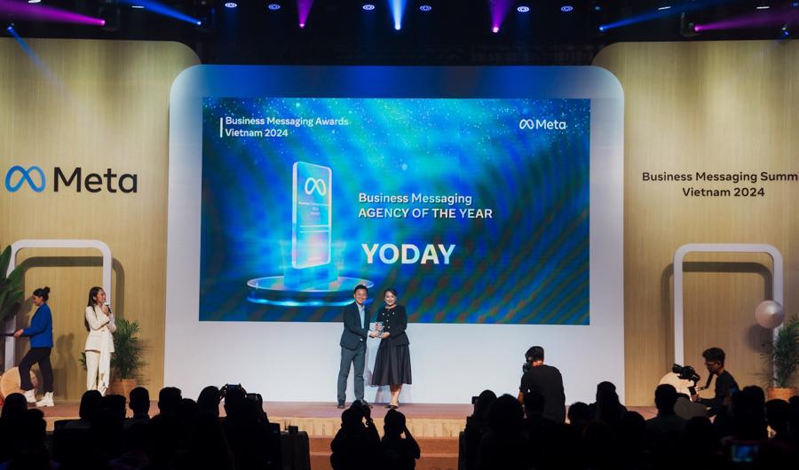 &ldquo;Đại diện Yoday Media - CEO Th&ugrave;y Trang nhận giải thưởng Agency of The Year đến từ Meta&rdquo;.