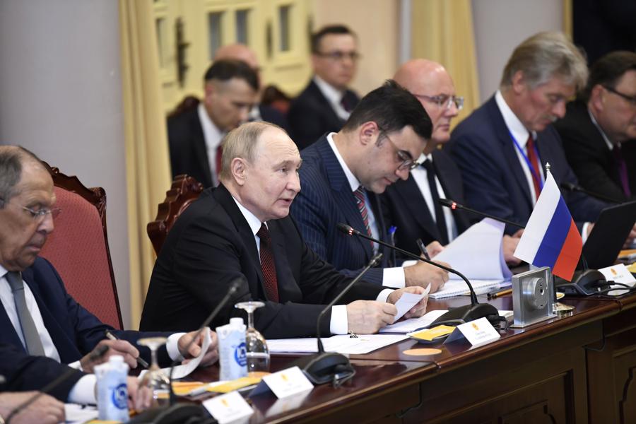 Chủ tịch nước T&ocirc; L&acirc;m v&agrave; Tổng thống Vladimir Putin tại hội đ&agrave;m. Ảnh: VGP.