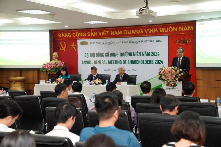 &Ocirc;ng L&ecirc; Minh Quy - Ph&oacute; Tổng gi&aacute;m đốc VEAM tr&igrave;nh b&agrave;y b&aacute;o c&aacute;o kết quả hoạt động sản xuất kinh doanh năm 2023 v&agrave; kế hoạch năm 2024.