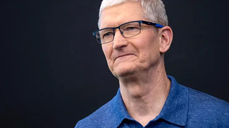 Tim Cook, gi&aacute;m đốc điều h&agrave;nh của Apple, trong Hội nghị c&aacute;c nh&agrave; ph&aacute;t triển to&agrave;n cầu tại khu&ocirc;n vi&ecirc;n Apple Park ở Cupertino, California, Hoa Kỳ, v&agrave;o 10/6/2024.