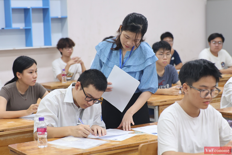 [Phóng sự ảnh] Gần 109.000 thí sinh Hà Nội sẵn sàng cho kỳ thi tốt nghiệp THPT năm 2024 - Ảnh 6