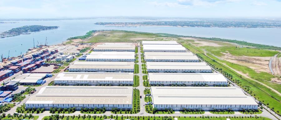The total area of warehouses at Chu Lai Port exceeds 300,000 sq. m.