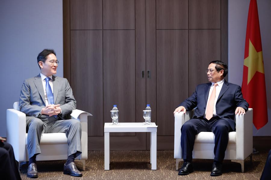 Thủ tướng mong muốn Samsung tiếp tục mở rộng đầu tư, mở rộng thị trường đa dạng h&oacute;a chuỗi cung ứng tại Việt Nam - Ảnh: VGP