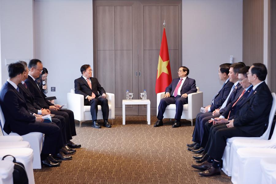 Thủ tướng đề nghị LG n&acirc;ng cao tỉ lệ nội địa h&oacute;a, tạo thuận lợi cho c&aacute;c doanh nghiệp Việt Nam tham gia chuỗi cung ứng, sản xuất của LG - Ảnh: VGP
