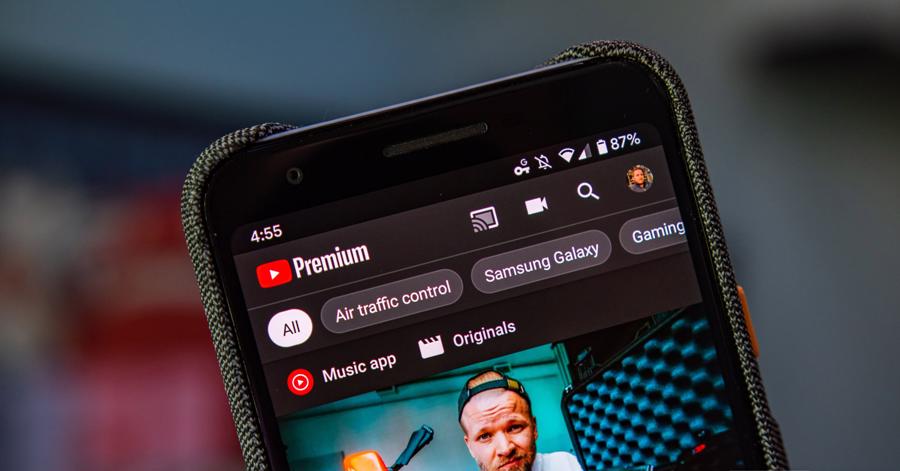 YouTube Premium tr&ecirc;n điện thoại th&ocirc;ng minh.