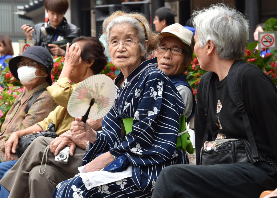 Cứ 10 người tại Nhật th&igrave; c&oacute; 1 người ở độ tuổi từ 80 trở l&ecirc;n - Ảnh: Getty Images