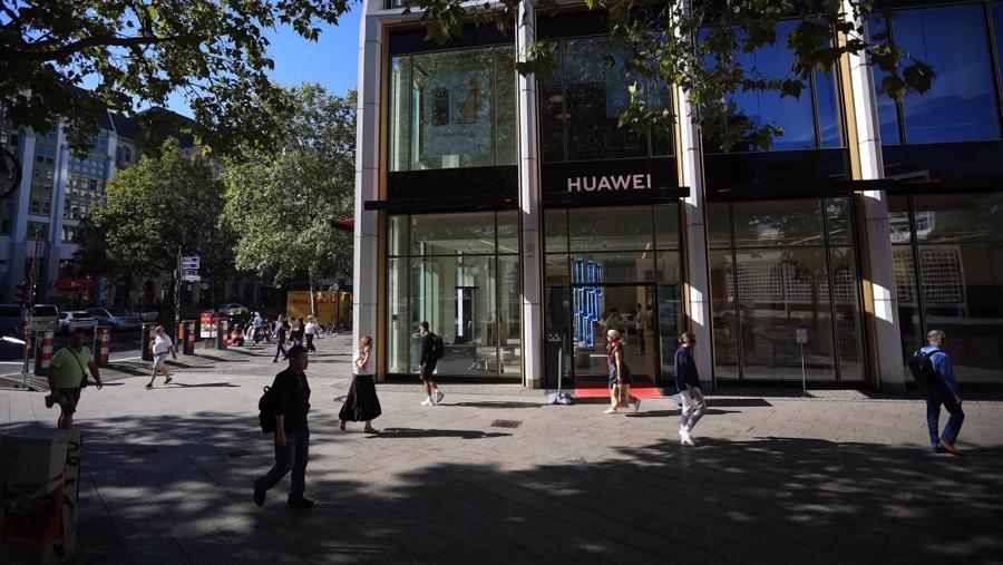 Một cửa h&agrave;ng Huawei ở Berlin v&agrave;o th&aacute;ng 9 năm 2023. Ảnh: Bloomberg