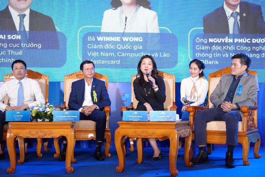 Bà Winnie Wong, Giám đốc Quốc gia của Mastercard tại Việt Nam, Lào và Campuchia chia sẻ tại sự kiện.