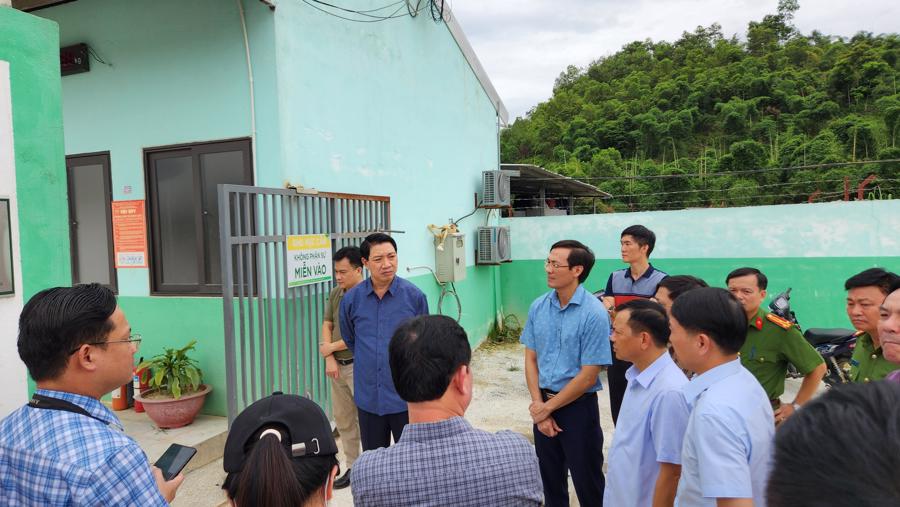 &Ocirc;ng L&ecirc; Đức Giang, Ph&oacute; Chủ tịch UBND tỉnh Thanh H&oacute;a kiểm tra trại chăn nu&ocirc;i lợn của C&ocirc;ng ty&nbsp;Agri-Vina.