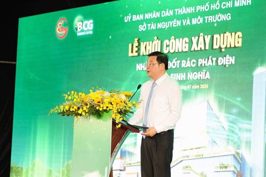 &Ocirc;ng Nguyễn To&agrave;n Thắng - Gi&aacute;m đốc Sở T&agrave;i nguy&ecirc;n v&agrave; M&ocirc;i trường TP.HCM - ph&aacute;t biểu khai mạc buổi lễ.