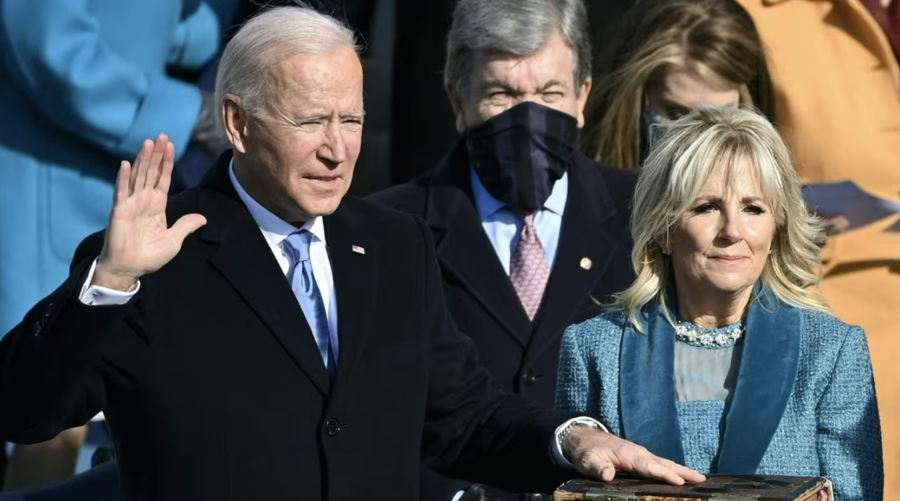 Tổng thống Mỹ Joe Biden trong lễ tuy&ecirc;n thệ nhậm chức v&agrave;o th&aacute;ng 1/2021 - Ảnh: Getty/FT.