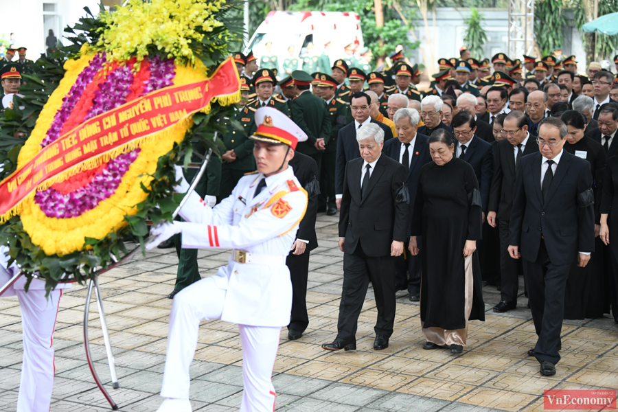 Đo&agrave;n Ủy ban Trung ương Mặt trận Tổ quốc Việt Nam do đồng ch&iacute; Đỗ Văn Chiến - Ủy vi&ecirc;n Bộ Ch&iacute;nh trị, Chủ tịch Ủy ban Trung ương Mặt trận Tổ quốc Việt Nam l&agrave;m Trưởng đo&agrave;n v&agrave;o viếng.