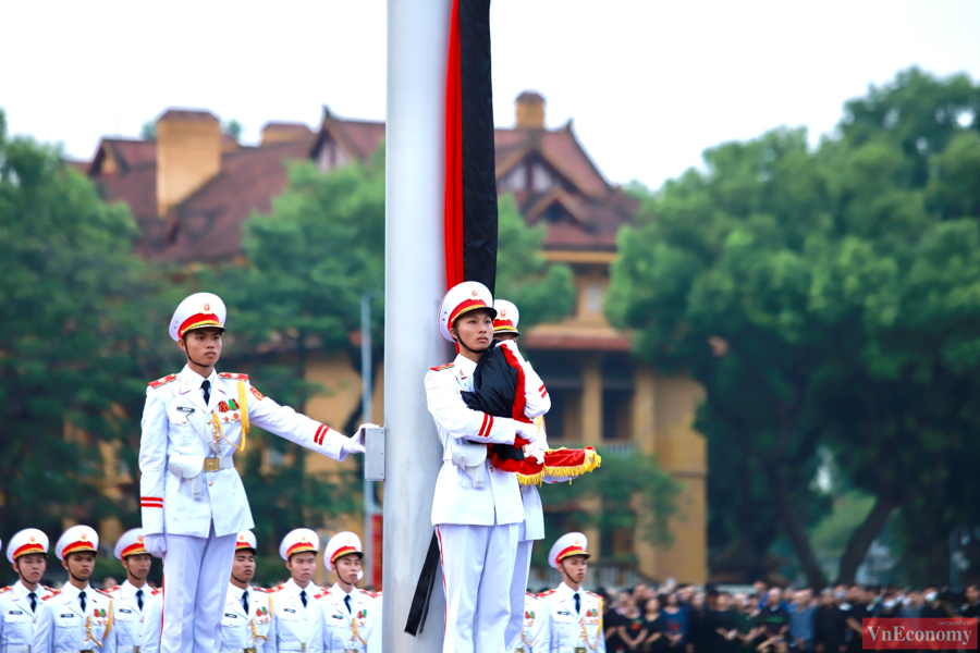 [Phóng sự ảnh]: Lễ thượng cờ rủ Quốc tang Tổng bí thư Nguyễn Phú Trọng - Ảnh 2