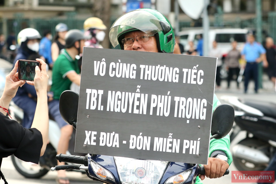 [Phóng sự ảnh]: Nhân dân bắt đầu vào viếng Tổng Bí thư Nguyễn Phú Trọng tại Hà Nội - Ảnh 6