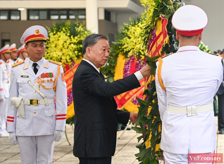 [Phóng sự ảnh]: Lễ viếng Tổng Bí thư Nguyễn Phú Trọng - Ảnh 8