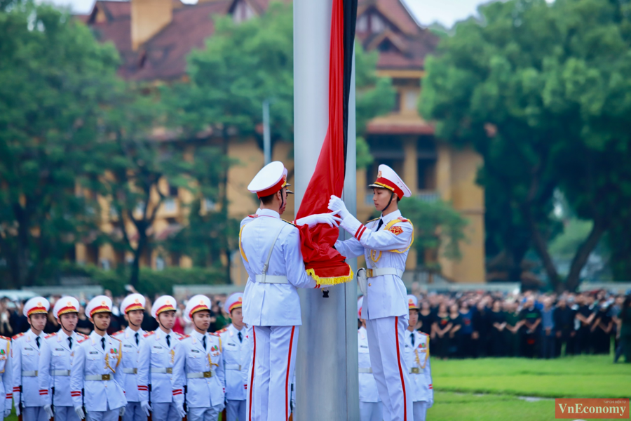 [Phóng sự ảnh]: Lễ thượng cờ rủ Quốc tang Tổng bí thư Nguyễn Phú Trọng - Ảnh 3